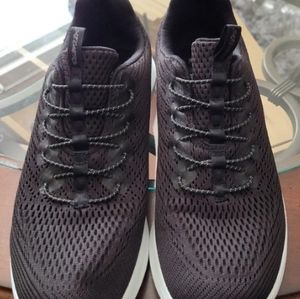 Men's Skechers size 9